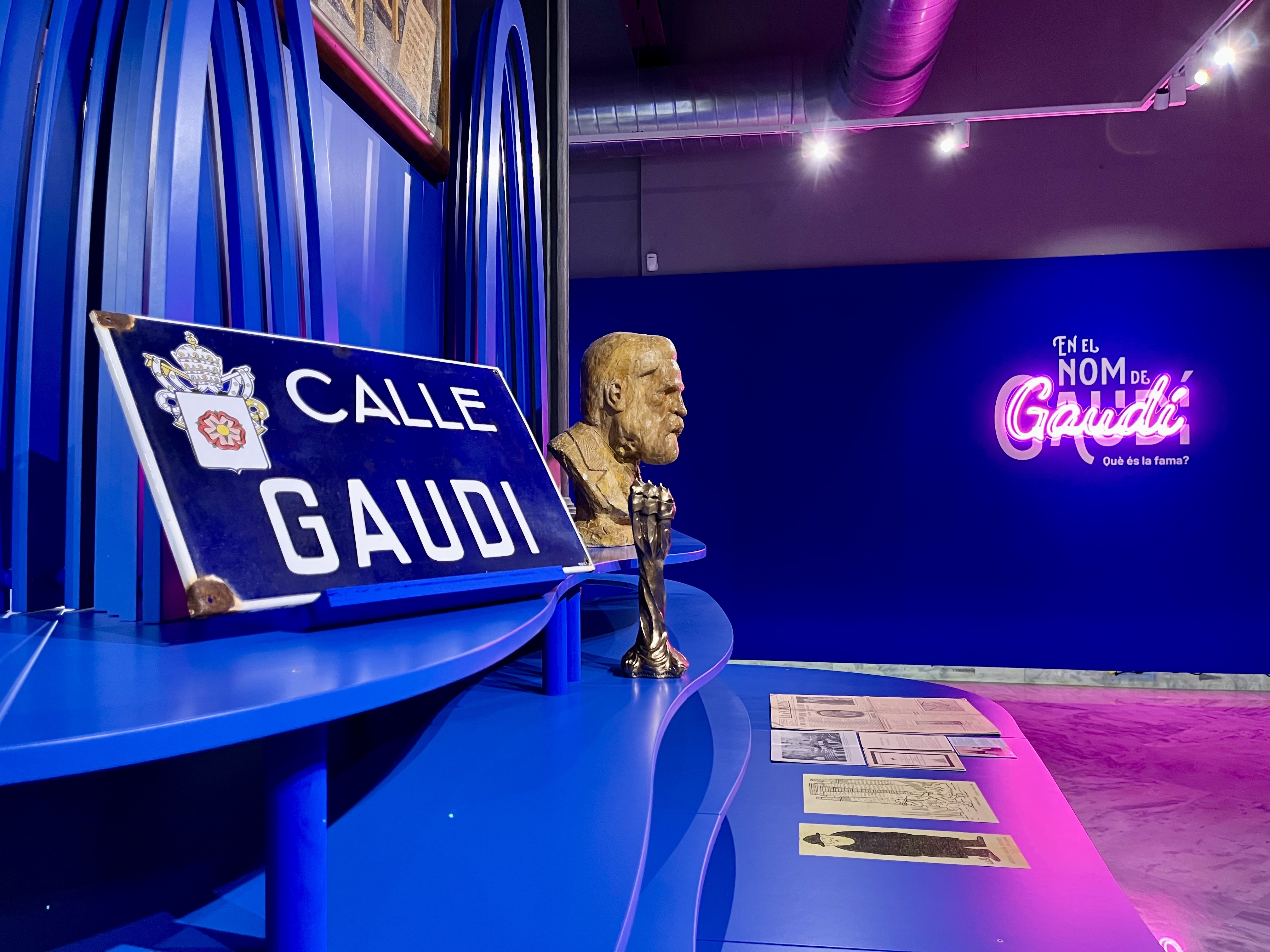 Exposició "En el nom de Gaudí. Què és la fama?"