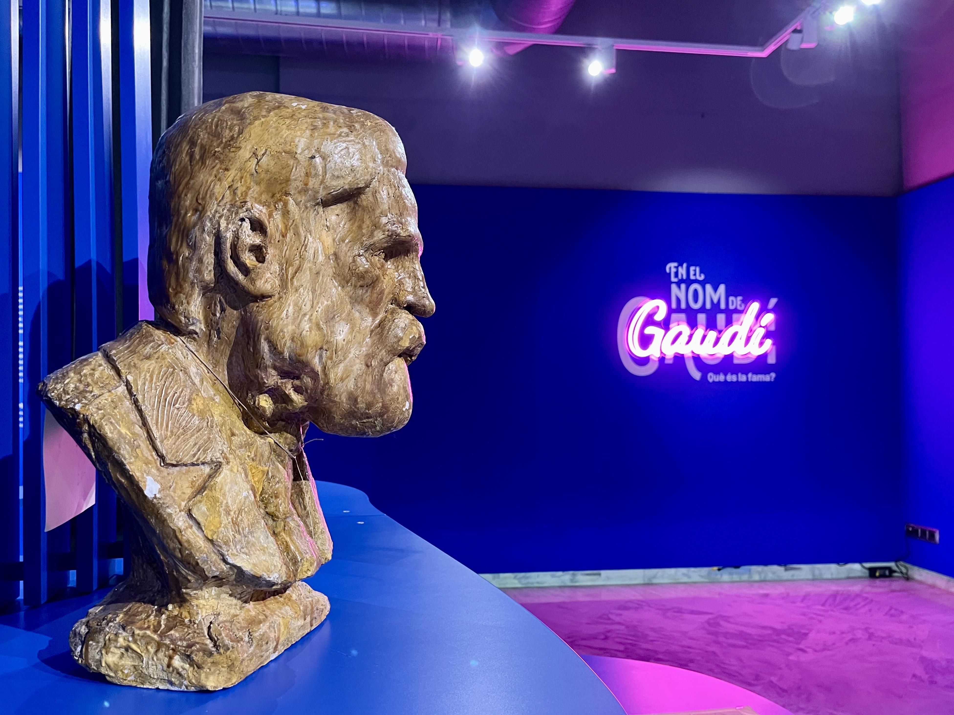 Exposició "En el nom de Gaudí. Què és la fama?"