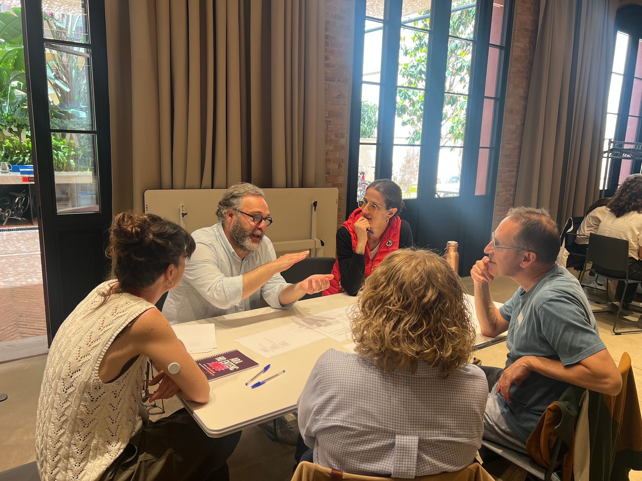 Jornada de treball per fomentar la lectura entre joves i infants durant l'estiu